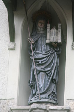 Statue Erentrudis am Portal der Benediktinerinnenabtei Nonnberg.JPG